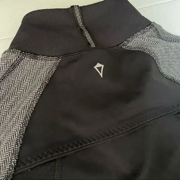 Ivivva by Lululemon Perfect Your Practice Jacket Black and Herringbone - Picture 3 of 5